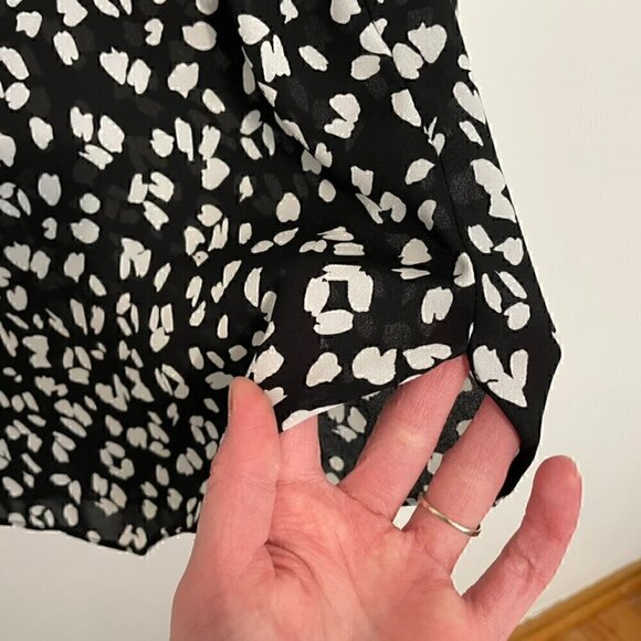 NYDJ NOT YOUR DAUGHTERS JEANS Pintuck Blouse 3/4 Sleeve Pleatback Black White - Picture 8 of 16